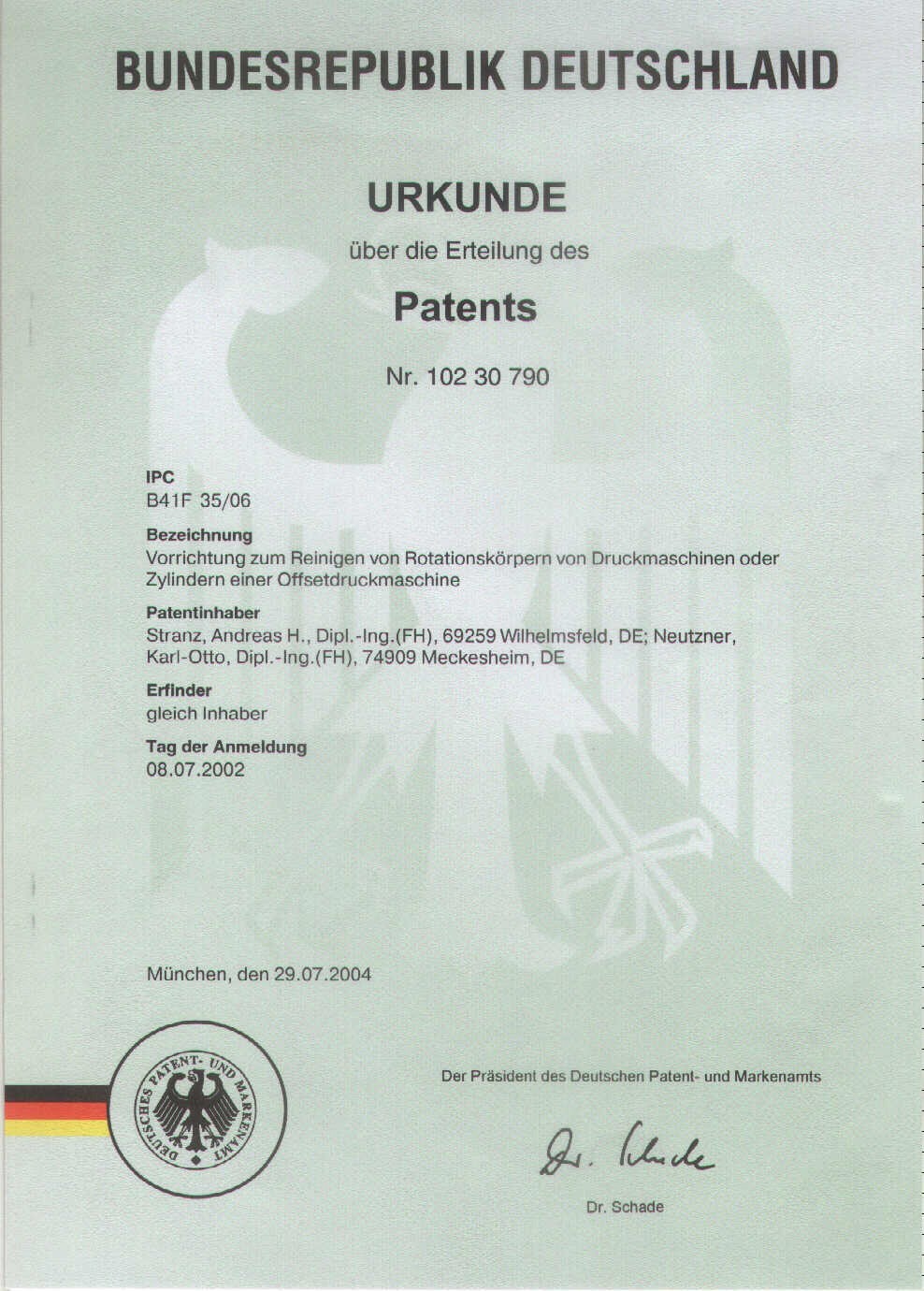Ultraschllerzeugte Reinigung von Rotationsk&ouml;rpern